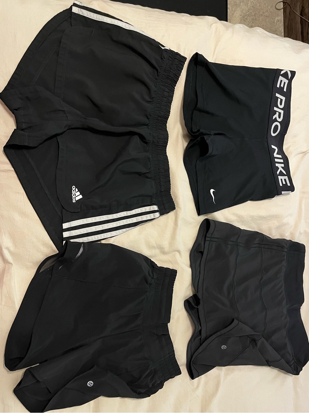 2 Lululemon - 1 adidas - 1 Nike